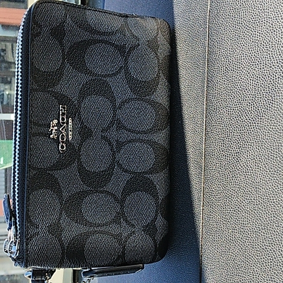 Coach Handbags - 🌟Authentic Coach wallet🌟